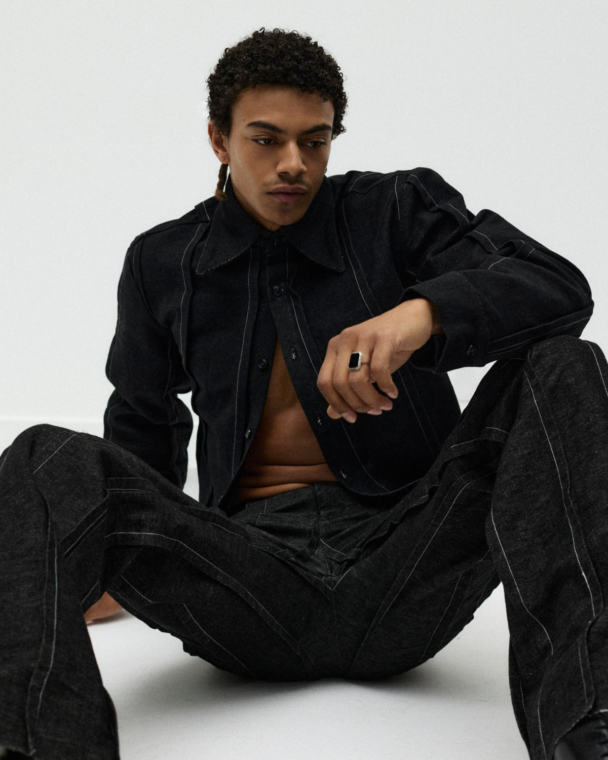 BLACK STAPLE DENIM